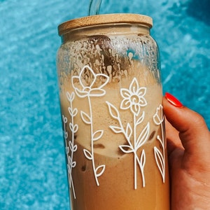 Wildflower glass can, Iced coffee glass can, Mothers Day gift, glass cups for her, flowers coffee glass, white wildflowers