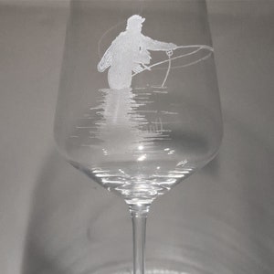 Handgeätztes Weinglas - Fliegenfischen - Fliegenfischen Geschenk - Geschenke für Papa - Personalisiertes Geschenk für Ihn - Angeln Geschenk -Gin -Bierglas -Krug