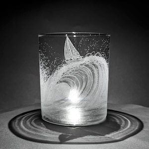 Zeilcadeau - Surfen whiskyglas - whiskyglazen - glaskunst - bootcadeaus - zeilen voor hem - glasgravure - oceaancadeaus