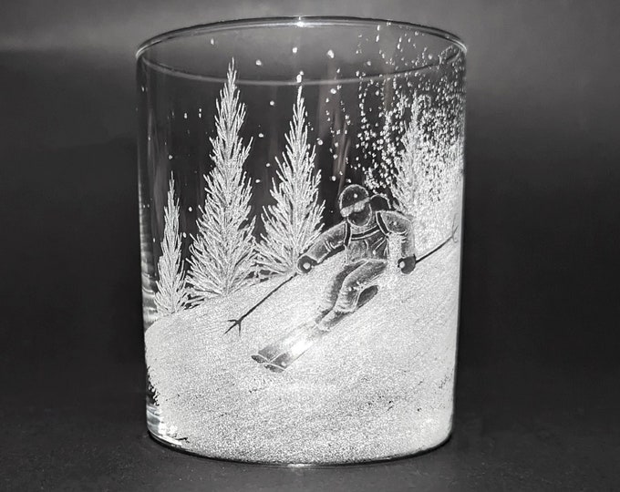 Customised Whisky Glasses - Skiing - Skier Gift - Hand Engraved Skier - Skiing Gift - Glass Art - Mountains - Unique Whisky Glass
