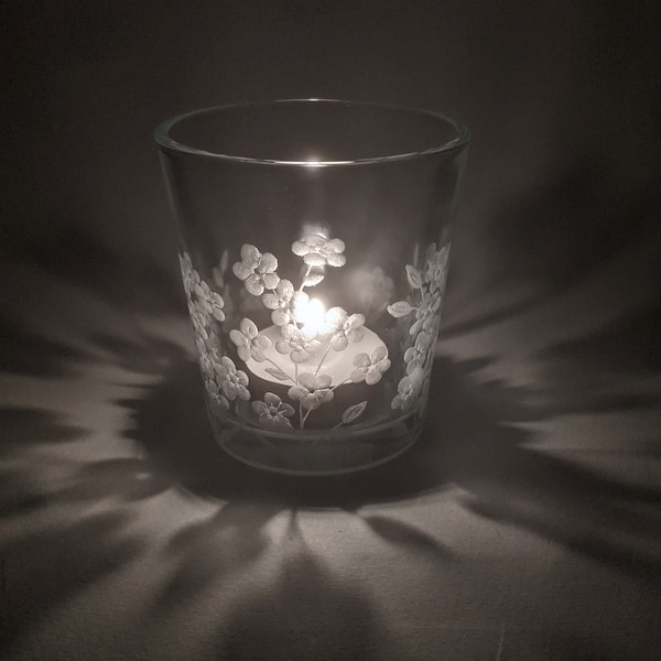 Vergissmeinnicht Teelichthalter - Handgravierter Kerzenhalter - Vergissmeinnicht Gedenkglas - Graviertes Blumenandenken - Personalisieren Sie das Andenken