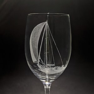 Cadeaux voile - verre de yacht - verre gravé - cadeaux de voile pour lui - cadeaux bateau - verre à vin gravé - art de la voile - art du verre