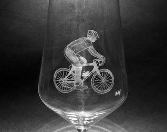 Handgraverat cykelvinglas – Personlig cykelpresent