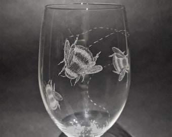 Hand Etched Wine Glass - Bumble Bees - Bee gift - Bee Lover Gifts - Birthday Present - Personalized Gifts - Gin - Beer Glass - Prosecco
