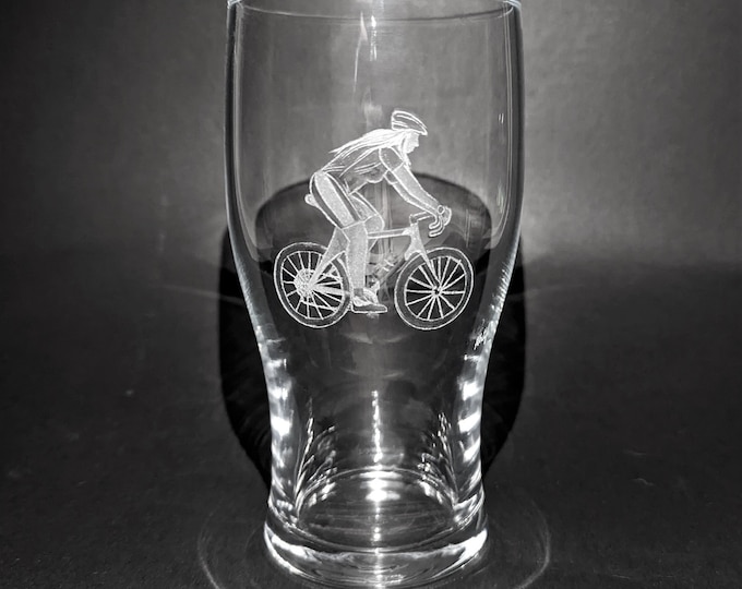 Fietsen Bierglas - Fietser Cadeau - Fiets Pint Glas - Racefiets - Fietsracen - Handgegraveerde bril - Gepersonaliseerde geschenken - Bierglazen