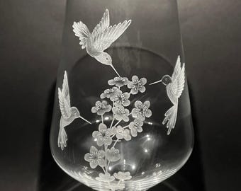 Hand Engraved Hummingbird Wine Glass – Cherry Blossom Glass – Personalised Nature Gift for Her, Anniversary, Wedding Gift