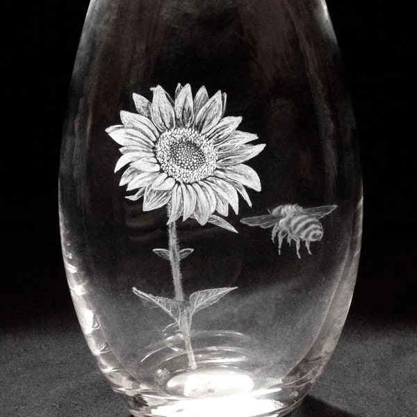 Sunflower and Bee Vase - Sunflower - Hand Engraved Dartington Crystal Vase - Flower Glass Art - Flower Gift -Crystal Engraving -Wedding Gift