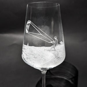 Handgegraveerd wijnglas - surfglas - kitesurfer cadeau - kitesurfen - surfglas - ginglas - proseccoglas - bierglas