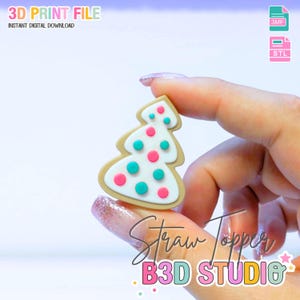 May include: A Christmas tree-shaped straw topper with white icing and pink and teal dot decorations. The topper is held in a hand. Text on the image reads "3D PRINT FILE" and "Straw Topper B3D STUDIO".