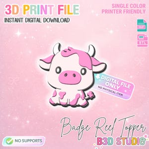 Könnte beinhalten: Ein rosafarbenes und weißes Cartoon-Kuh-Badge-Reel-Topper. Das Bild enthält den Text "3D PRINT FILE" und "INSTANT DIGITAL DOWNLOAD". Das Design ist "SINGLE COLOR PRINTER FRIENDLY" und "DIGITAL FILE ONLY". Der untere Teil des Bildes zeigt "Badge Reel Topper".