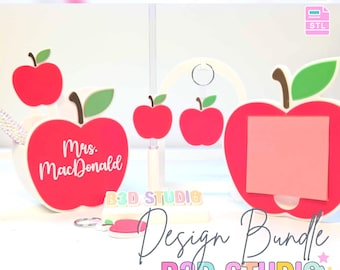 Könnte beinhalten: Eine Sammlung von 3D-Druckdateien zum Thema Lehrer. Das Design-Bundle umfasst apfelförmige Schreibtisch-Organizer, einen Memo-Halter und Ohrringe. Die Apfel-Designs sind rot mit grünen Blättern und braunen Stielen. Der Text "Mrs. MacDonald" ist sichtbar.