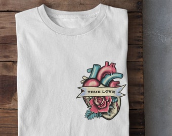 Camiseta de tatuajes de la vieja escuela: corazón y rosa, diseño tradicional entintado