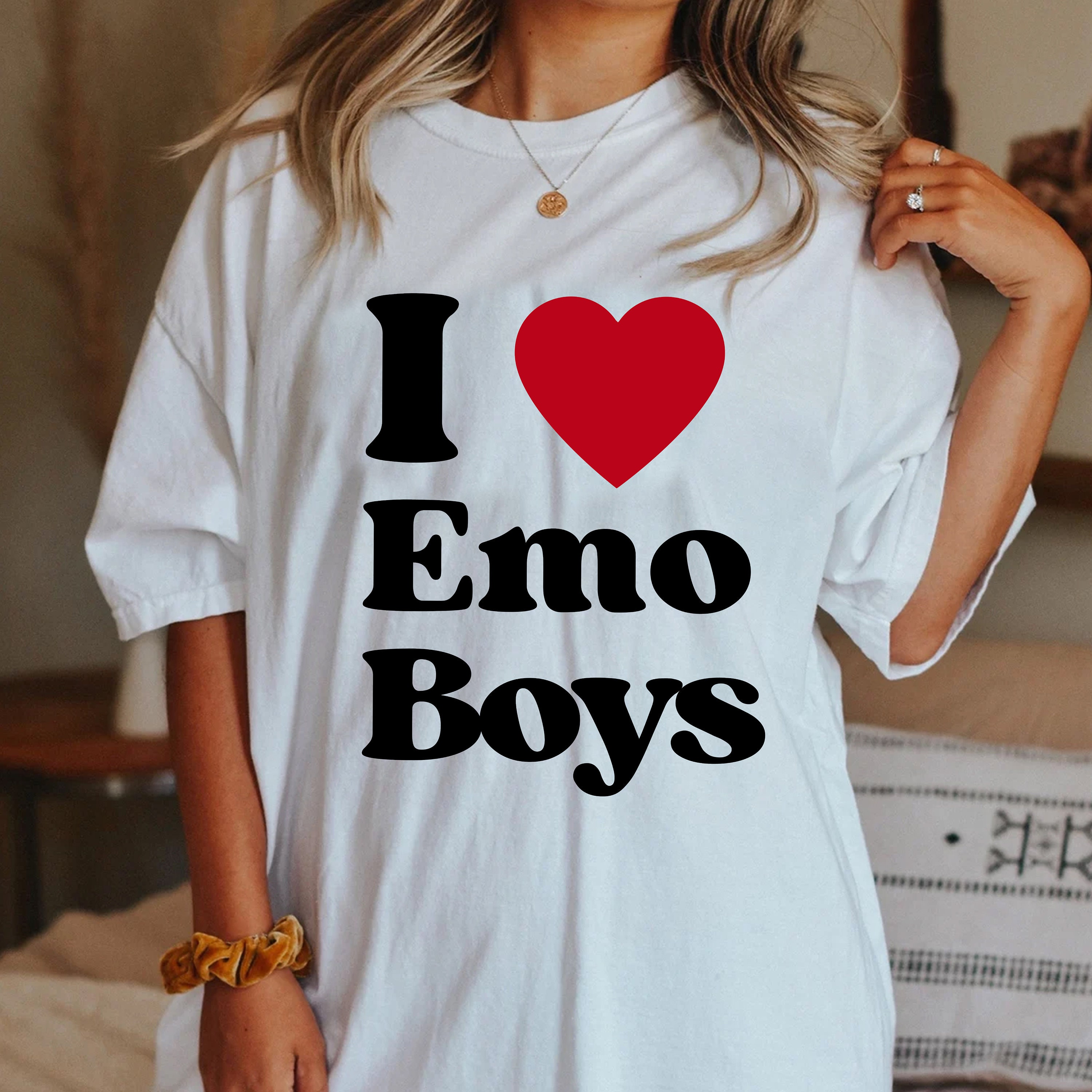 I Love Emo Girls Tshirt / I Heart Emo Girls T Shirt / Y2K 