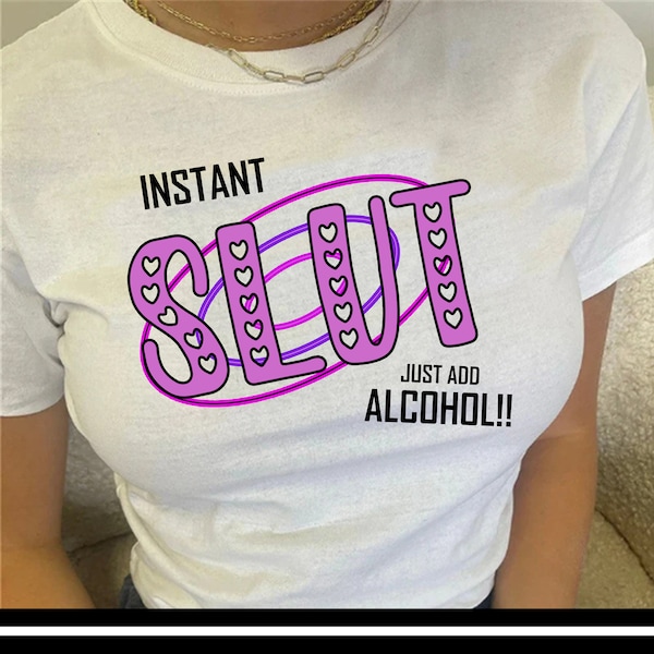 Schlampe T Shirt | Instant Schlampe einfach Alkohol hinzufügen | Sluttery | Nuttig | Zickig | Y2K | Ästhetik | 2000er Jahre