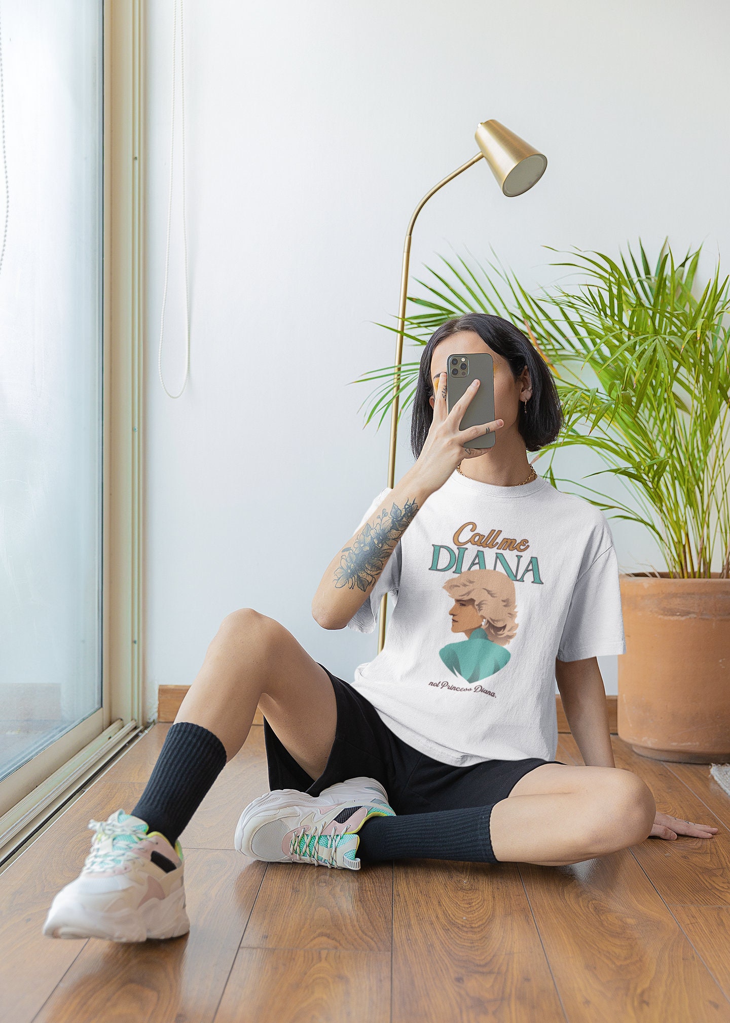 IDLES　ダイアナ妃デザインTシャツ　Lサイズ IDLES ダイアナ妃デザインTシャツ Lサイズ