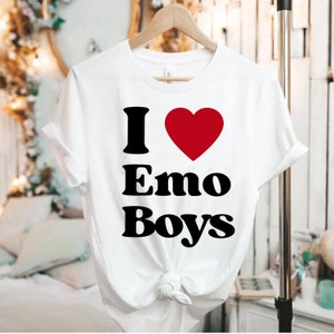 I Love Emo Boys Tee: Y2K Heart Slogan T-Shirt