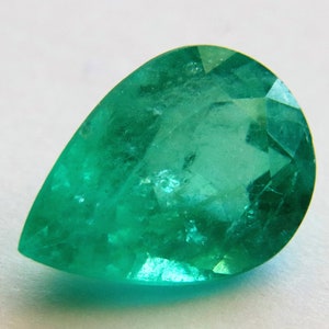 Émeraude colombienne certifiée GIA de 2,75 carats, belle émeraude naturelle taille poire