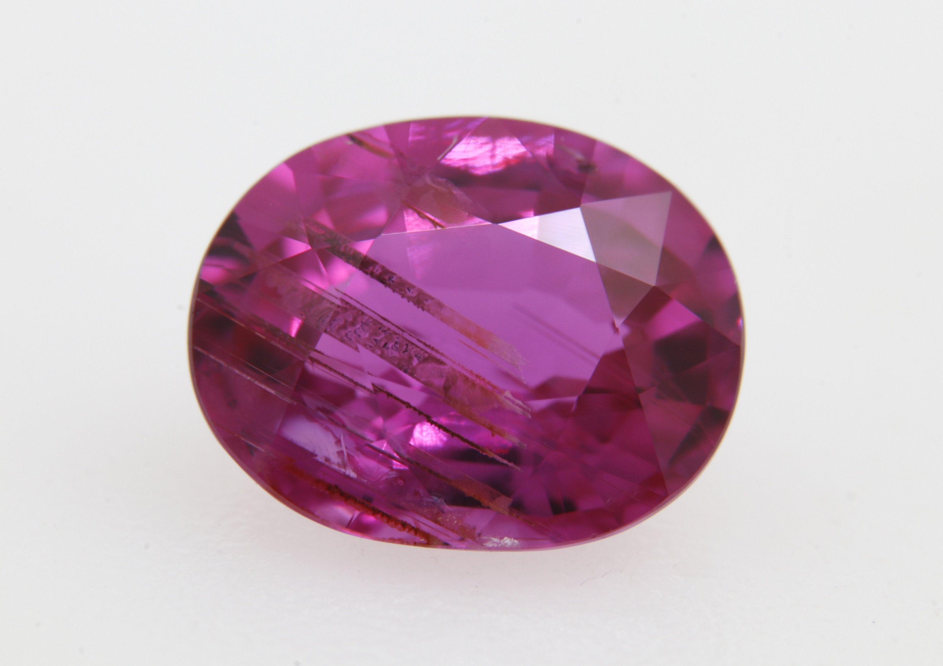 RUBIS TRAITé ROUGE ROSE DU MOZAMBIQUE DE 4,67 CARATS