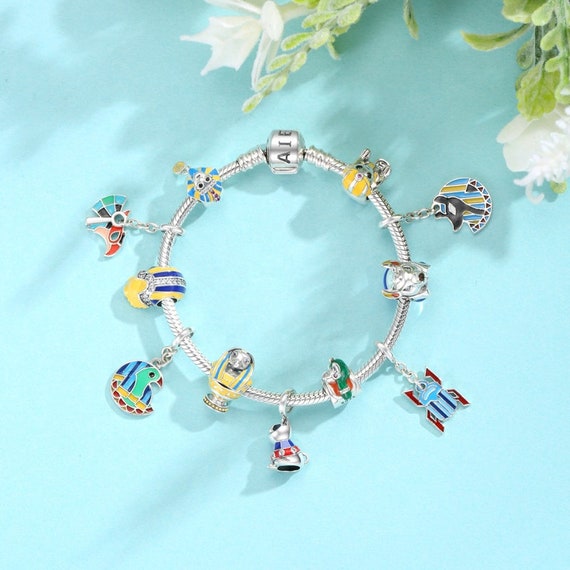 Silver charm bracelet best sale wow
