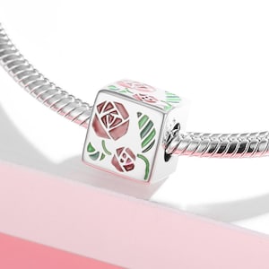 Wow Charms 925 スターリングシルバーの美しいキューブ、バラの模様のエナメルビーズ。パンドラのブレスレットに合うチャームです。
