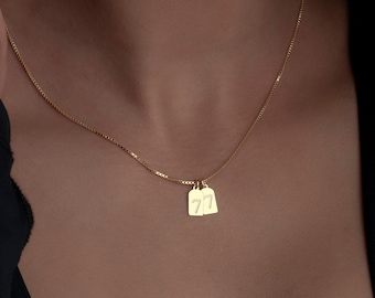 Goldene Engelszahl-Halskette, silberne Glückszahl-Halskette für Mutter, einzigartiger individueller Gravur-Geburtstagsanhänger, zierliche Halskette mit mehreren Tags