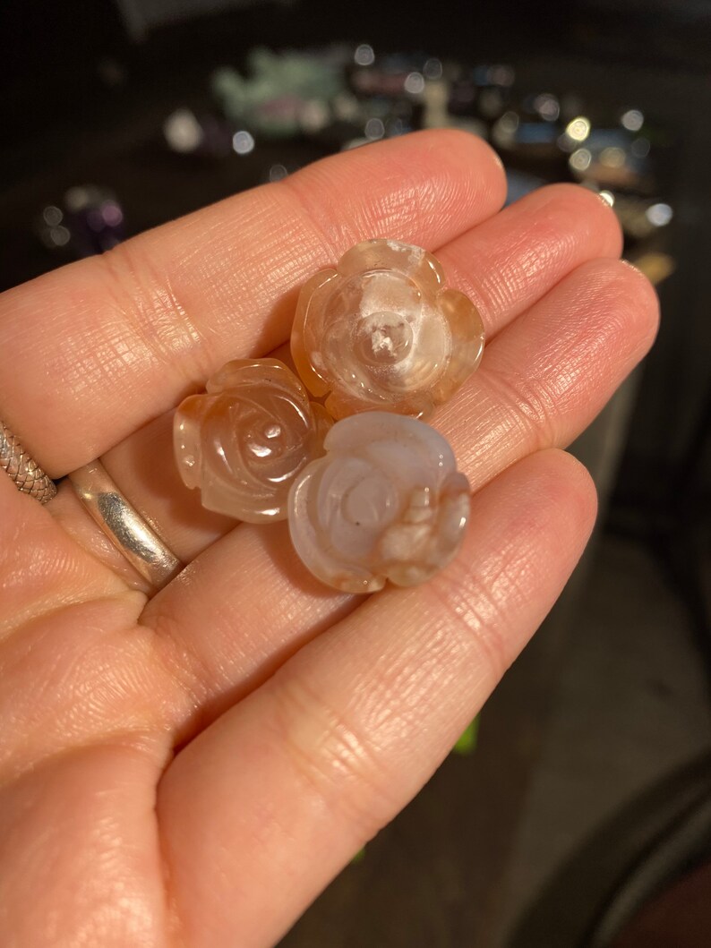 Mini Crystal Madagascar Flower Agate Flower Crystal Carving Pocket Stone