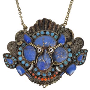 Large Antique Tibetan Deity Pendant Necklace – Lapis, Turquoise & Coral Inlay – Protective Mask Amulet, c. 1920–1940s