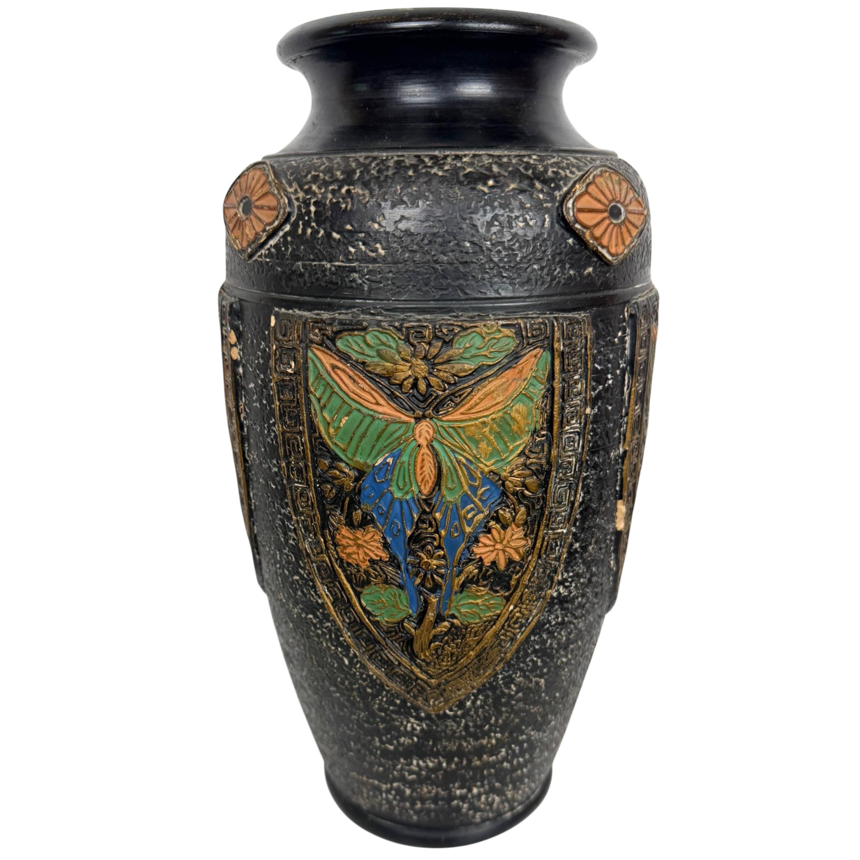 花と蝶の手描き陶器花瓶 染錦更紗手花蝶文 小花瓶 ｜ 有田焼の源右衛門窯公式オンラインショップ