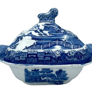 Vintage 1920s Wedgwood & Co Blue Willow Lidded Vegetable Bowl