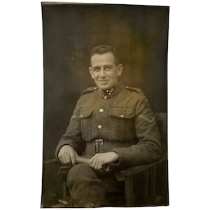 Carte postale avec photo, officier de l'artillerie canadienne, RPPC, Première Guerre mondiale, caporal suppléant avec bande de bonne conduite