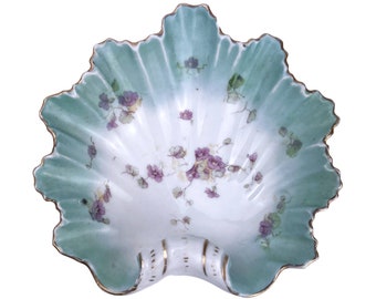 Antique Porcelain Shell Dish Victoria Carlsbad Austria 1891 - 1918