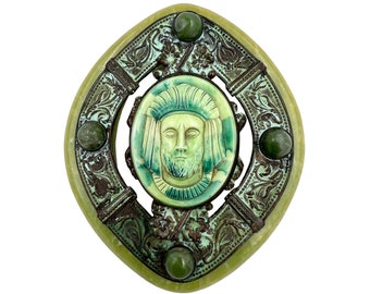 Vintage 1920-tals egyptisk revivalhänge eller bältesspänne i gjutet glas, celluloid och patinerad koppar