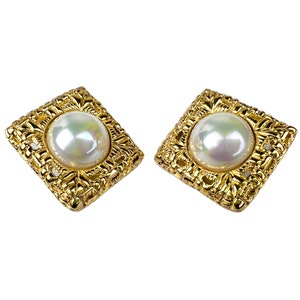 Vintage Nina Ricci Pearl Earrings Clip-on Gold Plated
