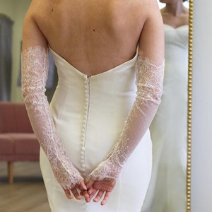lace bridal gloves