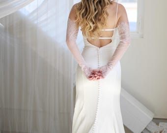 Chantilly Lace Bridal Sleeves: Fingerless Wedding Gloves