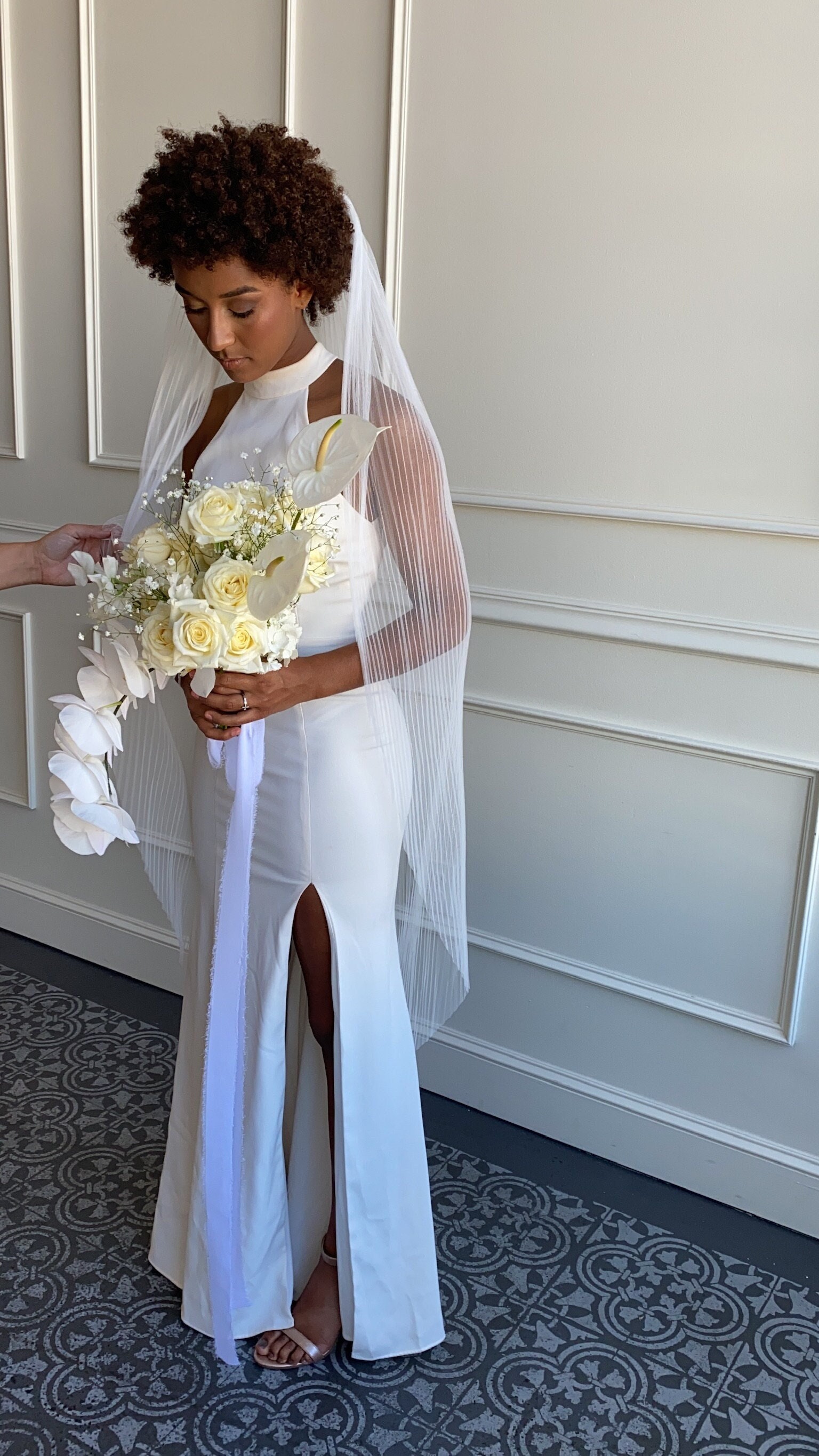 Elegant Creamy White Pleated Intermission Length Veil Bianco Ivory Single Tier Floral Embroidered Cathedral Veil S520 main image 2