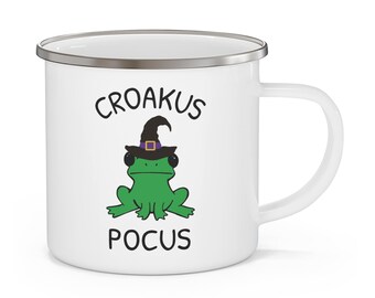 Caneca de acampamento esmaltada com sapo de Halloween: Croakus Pocus Witch