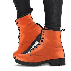 Gevechtslaarzen - Oranje | Vegan lederen veterlaarzen dames, handgemaakte veterlaarzen, dameslaarzen, esthetische schoenen, studentenvereniging