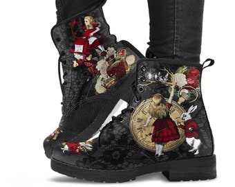 Combat Boots - Cadeaux Alice au Pays des Merveilles #34 Série Rouge, Imprimé Dentelle Noir | Idée cadeau d'anniversaire, bottines hipster noires, chaussures personnalisées
