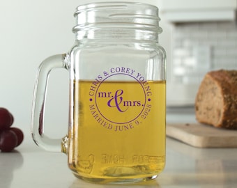 24 pcs - Personalized Mason Jar - Mr and Mrs Circle - Unique Mason Mug - Wedding Favors - Gift Ideas - Mason Jar with Handle - DGN201