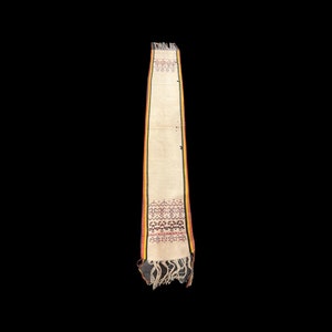 Principios del siglo 20 Paño de bebé / portador con figuras protegidas con motivo de encanto Iban Dayak Borneo