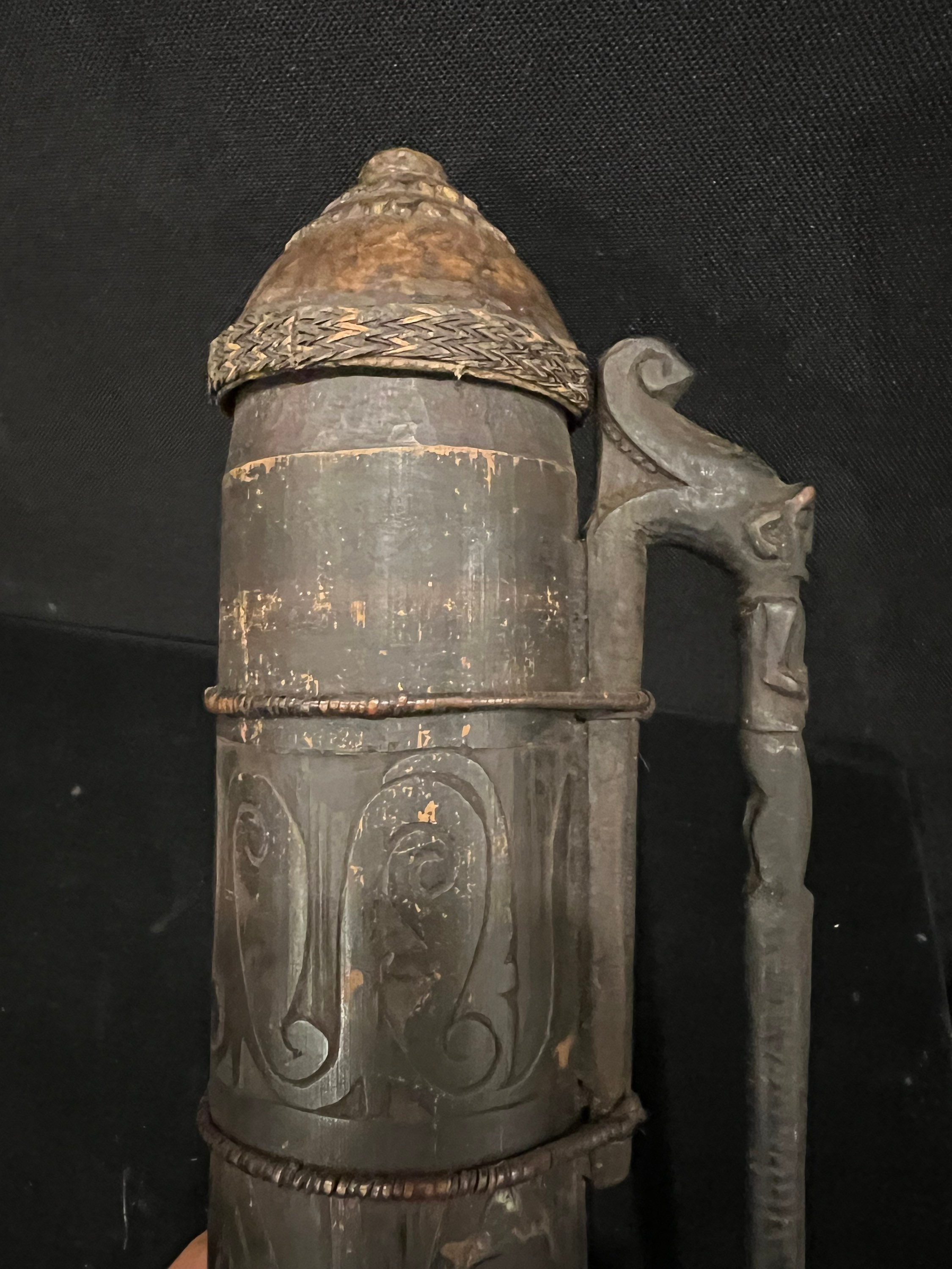 Old BORNEO head hunter/quiver/blowpipe darts bamboo container with figure.DAYAK KALIMANTAN