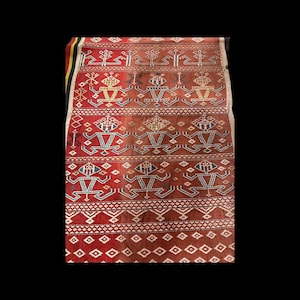 Porta-bebês Iban do início do século 20 com figuras técnicas de kit cantado de Saribas Sarawak Bornéu.