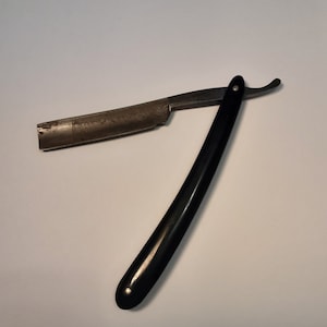 Electric cutlery straight razor