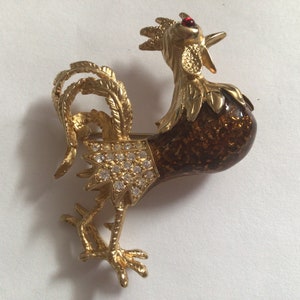 E.PEARL Vintage Brooch.Gold tone.Rhinestone Swarovski Crystal.