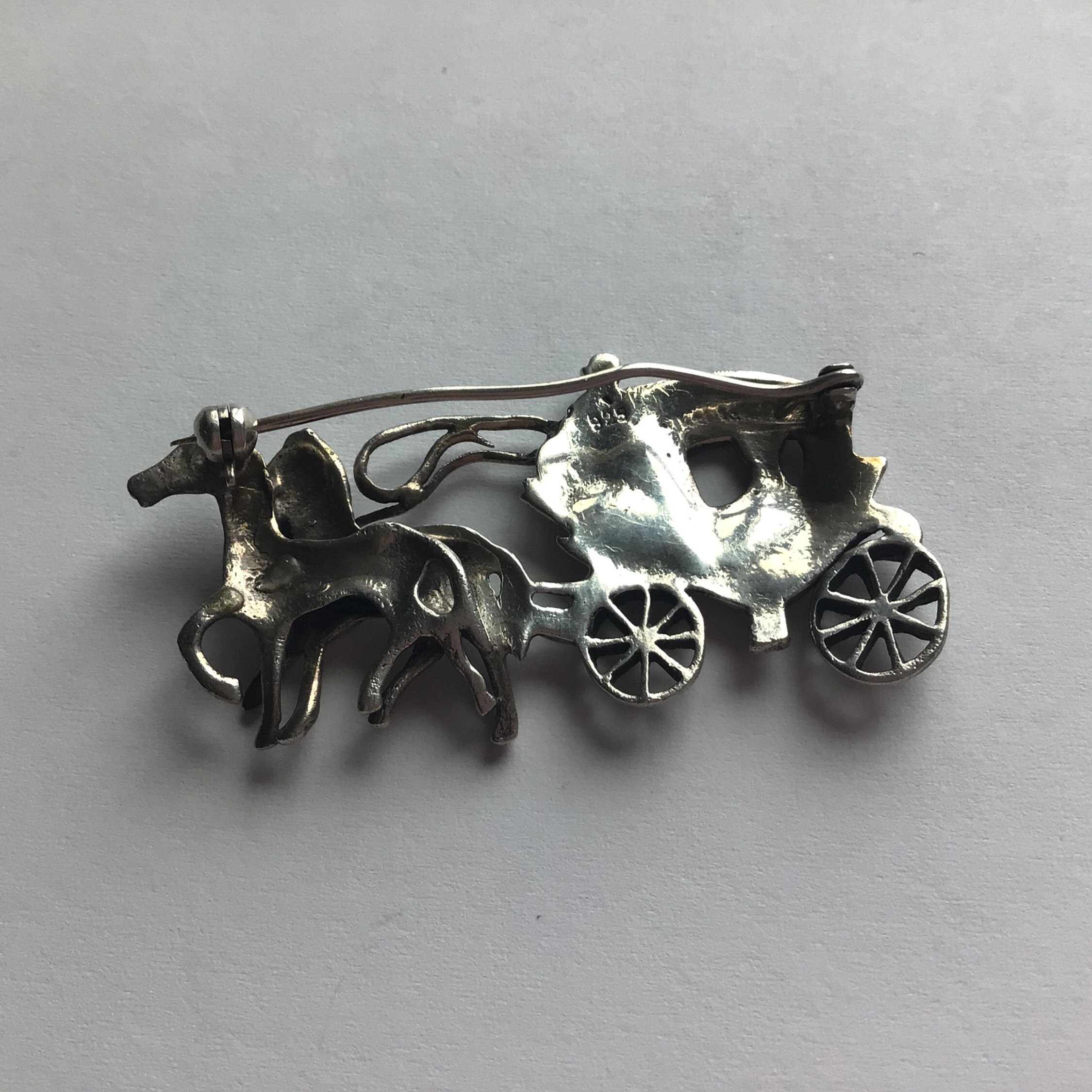 ヴィンテージ マーカサイト 馬と馬車ブローチ：スターリングシルバー