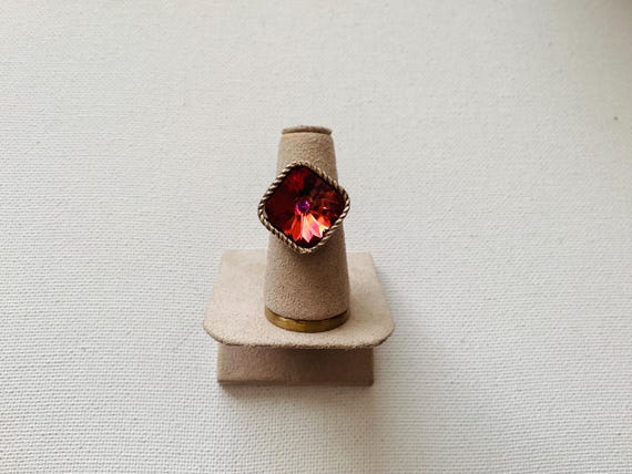 This ring features a large, iridescent "mystic to… - image 1