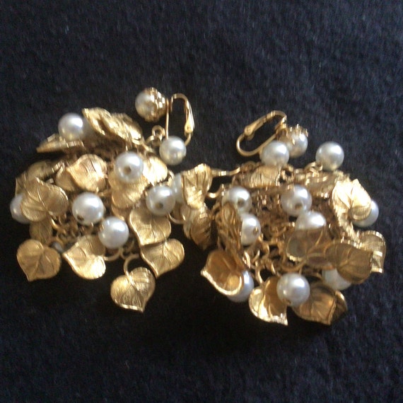 Antique Miriam Haskell unsigned Clip on Earrings.… - image 4