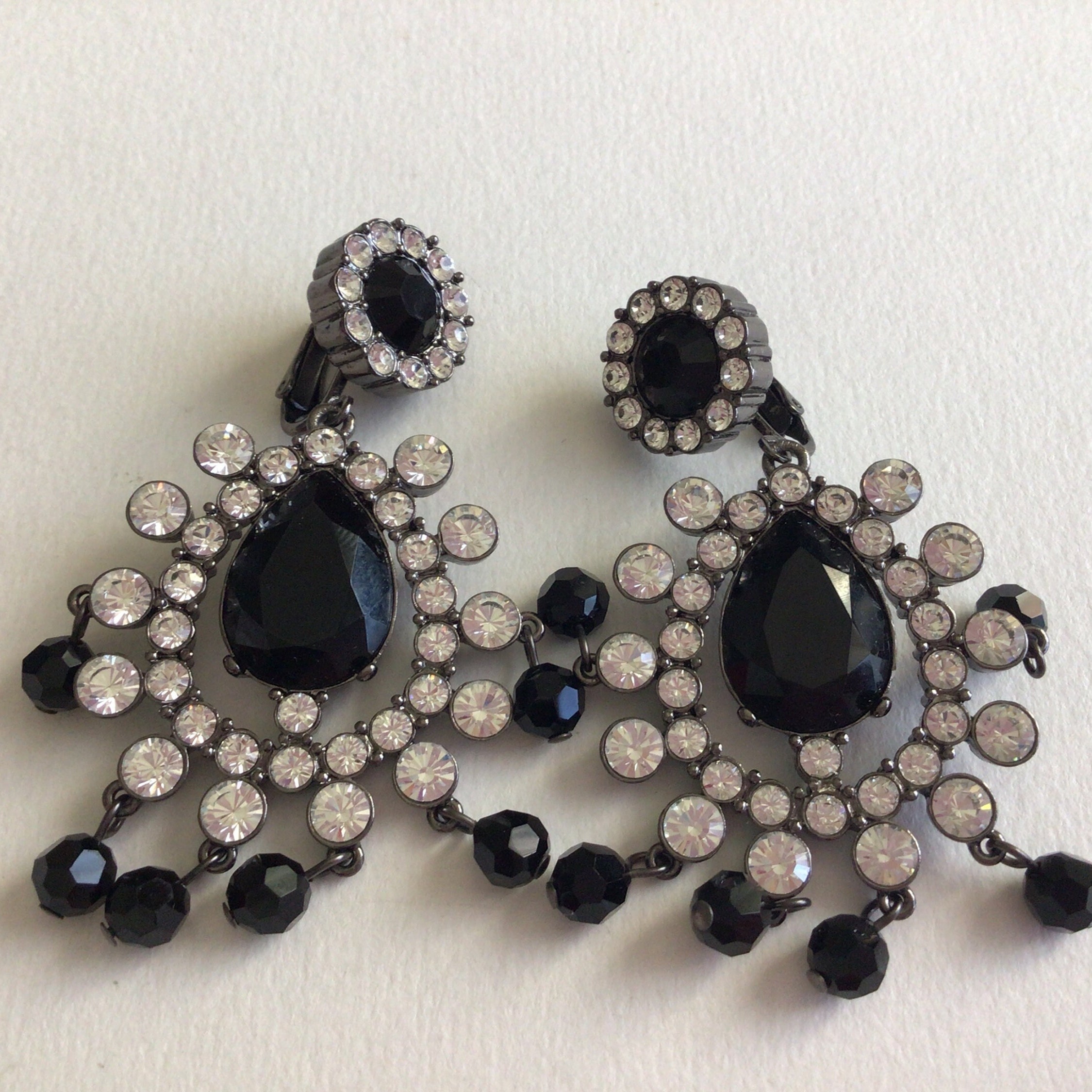 Orecchini Pendenti GIOIELLO Con Strass Preciosa Colore Jet E Cristalli Swarovski Colore Crystal Orecchini Pendenti GIOIELLO Con Strass Preciosa Colore Jet E Cristalli Swarovski Colore Crystal