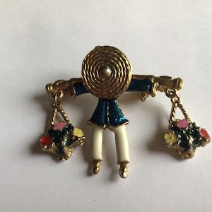 Vintage Unmarked Chinese men with flowers.Brooch/ Pendant .Gold tone.Enamel.Excellent Vintage condition.